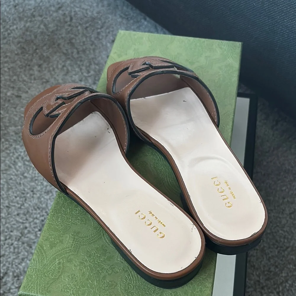 🤎Gucci Women's slide sandal with Interlocking G size 35.5 (US 6) 🤎 - Picture 5 of 8